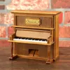 Qualité Simulé Piano Vintage Décorations pour la maison 1pcs Classique Carré En Bois Horloge Manivelle Exquis Rétro Boîte À Musique Cadeaux 210319