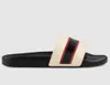 Sprzedawaj buty Slajdy Slajdy Letnie plażowe płaskie sandały Kapcia Domowe klapki z kolcami rozmiar sandałów UE 35-45 z pudełkiem 901