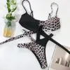 Menas de banho feminina 2021 Buos de maiô de 2 peças Bikinis Set Mulher Sexy Leopard Black Thong com laços Hight Wight Bathing Suits