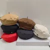Couleur pure petite béret de citrouille tweeté femelle design japonais design de chapeau de peintre sauvage