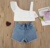 Set di vestiti per neonate Summer Kids Top corto in pizzo a maniche corte con spalle scoperte + Jeans con pantaloncini di jeans strappati con orlo irregolare