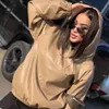 Ücretsiz Saf Renk PU Deri Kapüşonlu Kazak Kadın Moda Uzun Kollu Tüm Maç Gevşek Üst Bayan Giyim 210524