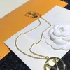 En komplett uppsättning halsband örhängen för kvinnor designer halsband örhängen luxurys designers hoop örhängen designer smycken med låda d218277z