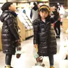 Vinterbarn långa tjocka dunjackor och tjejer över knäet Bright Coat Kids Hooded Warm Parkas Outwear 4-14T 211203