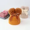 Mignon Épaissir Hiver Chaud Chapeaux Pour Enfants Avec Double Pompon Bowknot Bonnets Tricotés Bonnet Doux Filles Garçons En Plein Air Chapeau Bonnet RRA4510