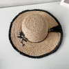 Breda randen hattar vintage handbroderade raffia stråhatt kvinnlig sommar stor kupol solskade sol svart vit resesemester strandkapslar