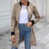 Kobiety Raincoat Outdoor Streetwear Slant Kieszonkowy Sznurek Wodoodporna Średnia Długość Kszka Jesień Z Długim Rękawem Stojak Kołnierz Cardigan 210820
