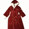 5 ألوان Velvet Sleepwear أردية الموضة مصممة رسائل للجنسين بالملابس الليلية الباروكية مقنعين لمسة ناعمة للرجال للنساء رداء الاستحمام 220U