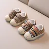 Baby First Walkers Kid Baby Shoes Spring Spädbarn Småbarn Girls Boy Casual Soft Bottom Bekväma nonslipskor2674613