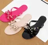 2021 Mulher Sandálias de Verão Rebites Big Bowknot Flip Flops Beach Sandalias Femininas Plana Jelly Designer Sapatos