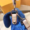 Новые Женщины Ковбой Темперамент Сумка на плечо ПВХ Груди Сумка Crossbody Средневековые времена Узор Дизайн Super Soft Seel Classic Lock