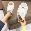 Fabrika Doğrudan Satışlar 2021 Yaz Dokuma Düz Sandalet ve Terlik Kadın Dış Giyim Açık Ayak Parmağı Spot Ayakkabıları