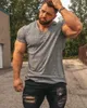 Mężczyźni V Neck Krótki Rękaw T Shirt Fitness Slim Fit Sports Paski T-Shirt Męskie Solidne Teees Topy Letnia Dzianiny Siłownia Odzież 210716