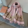 Design Luxury Scarf Classic Horse Pattern Woman Tassel Shawl DoubleDed Twocolor Soft and Warm Scaves Storlek 18070 cm Vinter och7695053