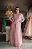 2021 blush cor-de-rosa plus size mãe da noiva vestidos mangas curtas lace apliques chiffon chão comprimento longo mulheres formais mulheres vestidos de convidado