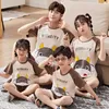 Famille d'été correspondant tenues motif girafe parentage homewear chat t-shirt shorts couples pyjamas costumes de nuit 210922