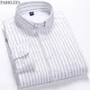 Camicia Oxford a righe verticali Uomo Primavera Slim Fit Camicie eleganti a maniche lunghe Uomo Senza rughe Casual Button Down Chemise 210522