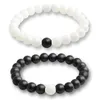 2 Stück weiße schwarze Naturstein-Perlen-Armbänder, klassisches Paar-Armband für Damen und Herren, Charm-Strang-Schmuck, Freund-Geschenke