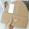 Luksusowa czapka z dzianiny projektant czapka beanie męskie dopasowane czapki Unisex kaszmirowe litery Casual czapki z czaszkami moda na zewnątrz wysokiej jakości 15 kolorów