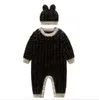 Baby boys tjejer märke rompers bokstäver f spädbarn långärmad jumpsuits med hattar höst vinter toddler hålla varma stickade onesies