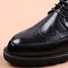 Männer Casual Business Hochzeit Formale Kleider Weiche Leder Brogue-Schuhe Slip-on Lazy Shoe Geschnitzte Bullock Atmungsaktive Müßiggänger Zapatos