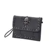 リベットクラッチバッグ女性ハンドバッグ財布スタッドファッションレターリストレット財布最高品質レザーメンイブニングバッグ