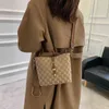 Väska Kvinna Ny Brev Bucket Väska Personlig Utländsk stil Sling Shoulder Messenger Stora Kapacitet Kvinnors Purses Luxury