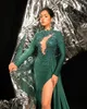 Sexy Hunter Green Satin Fomal Abendkleider mit langen Ärmeln Front Split Passed Zug Prom -Festzugskleider für arabische Frauen