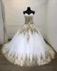 Sparkly White And Gold Wedding Dresses For Bride Appliques Golden Lace Beaded Sweetheart Ball Gown Princess Vintage Chapel Bridal Gowns Court Train