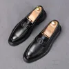 Sapatos de vestido 2021 homens apontados de metal distintivo preto deslizamento em apartamento formal oxfords casamento casamento concurso sapato social masculino