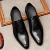 Männer Original Leder Spitzschuh Kleid Schuhe Geschnitzt Anzug Echtes Leder Schwarz Braun Schnürsenkel Designer Formelle Brogues Hochzeitsschuhe