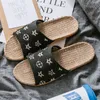 Vrouwelijke lente en herfst slippers mode koppels thuis indoor vier seizoenen antislip zachte vloer linnen sandalen grote maat 35-44