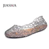 Sandalias 2021 Mujeres Moda de verano Hueco Out Tirable Cristal Zapatos Mujer Iluminada Playa Plástico Zapatos de Mujer