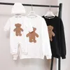 Primavera e suéter de outono família combinando roupas bordados cartoon urso pai e filho mãe e filha camisa de mangas compridas 211025