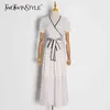 TWOTWINSTYLE Polka Dot Lace Up Dress Pour Femmes Col En V À Manches Courtes Taille Haute Élégant Midi Robes Femme Mode D'été 210517