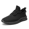 Nyligen mode mens utomhus löparskor stor storlek sneakers svart vita pojkar mjuka bekväma sport tränare utomhus 39-47