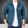 Zomer Dunne Jas Heren Mode Capuchon Kraag Waterdichte Jas Mannen Zonbescherming Outdoor Wandelen Klimmen Jas Heren Maat M-4XL 211025