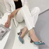샌들 2022 브랜드 디자인 여성 폐쇄 발가락 펌프 크리스탈 슬링 백 하이힐 여름 라인 석 삼각형 힐즈 신부 신발 신발