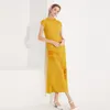 Miyake Pleated Paint abiti casual da donna estate Dolcevita abito lungo senza maniche giallo plus size abito estetico vintage 210323