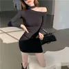 Mode Koreanskt Chic Knit Dress Design Sense Strapless Diamond Chain Slim Slimming Mini Skirt Vår 210520