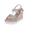 2021 Yeni Kadın Kama Sandalet Yaz Boncuk Çivili Ayrıntı Platformu Toka Kayış Peep Toe Kalın Alt Rahat Ayakkabılar Bayan Y0721