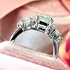 2021 Fashion Big Cubic Zirconia Rings Women Proposal Anello di fidanzamento per fidanzata Commercio all'ingrosso di gioielli di alta qualità