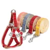 Två färggitter Imitation Nylon Dog Collar Leashes Set Justerbar Väst Durable Heavy Duty Small Medium Stora hundar Perfekt för att gå Running Training (m röd)