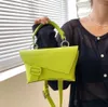 Sac de taille pour femme, messager à bandoulière unique, polyvalent, design de mode, serrure antivol, voyage, shopping, pratique pour le travail, les anniversaires et les cadeaux de Noël