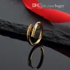 avec une boîte de créateurs hommes femmes un diamant anneau amour ring Carditer bijoux clou suspendre vis de mariage couple couple cadeau mode luxe saf 284p