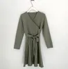 Elegante v-hals lange mouwen gebreide jurk herfst vrouwen kantoor casual veter-up geplooide jurk vrouwelijke trui jurk 210518