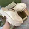 Pantofole di sandali traforati con piattaforma da donna di design di lusso realizzate con materiali trasparenti, scarpe da donna da spiaggia soleggiate sexy alla moda