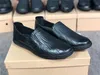 Högkvalitativ designer mens klänning skor lyxiga loafers kör äkta läder italienska glid på svart avslappnad sko andas med låda 056