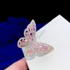 Asnora stijlvolle roze vlinder broche voor vrouwen met zirkoon montage kristal bruiloft