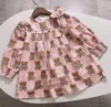 Robe d'été style lettres de dessin animé pour enfants filles, vêtements à manches longues, imprimé ours, robe de princesse pour bébés filles de 28 ans, nouvelle collection